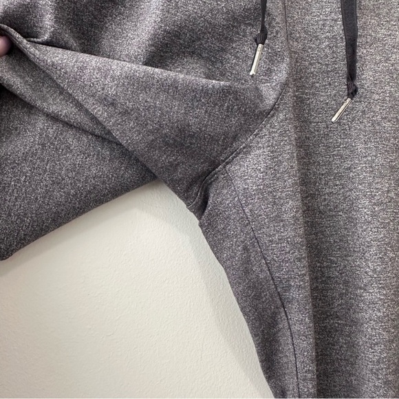 Lululemon On The Fly Pant 27” Charcoal Grey Luxtreme Sz 8 - Picture 9 of 9